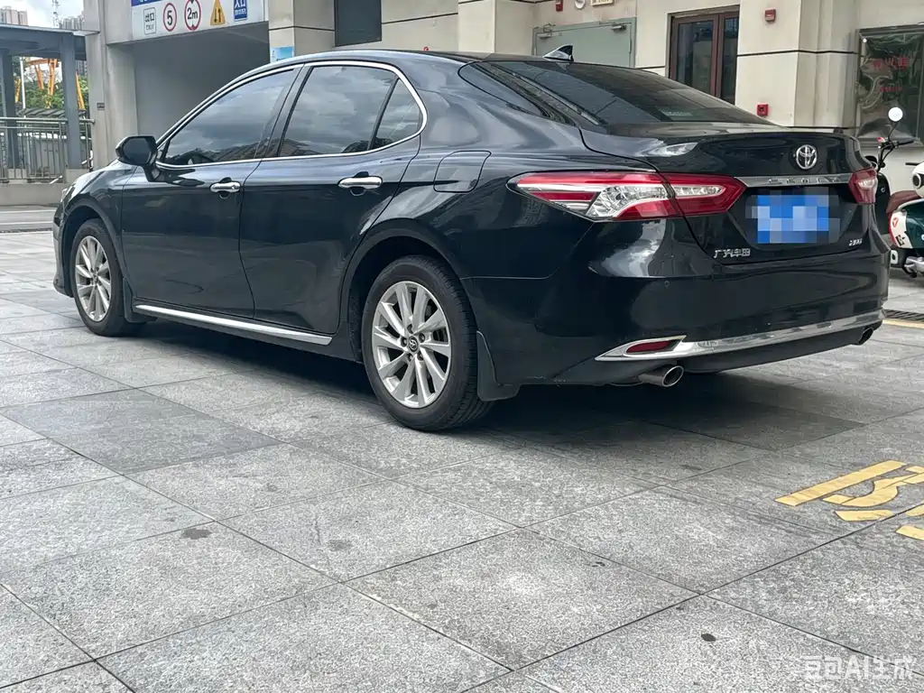 Toyota Camry 2023 — фото 12