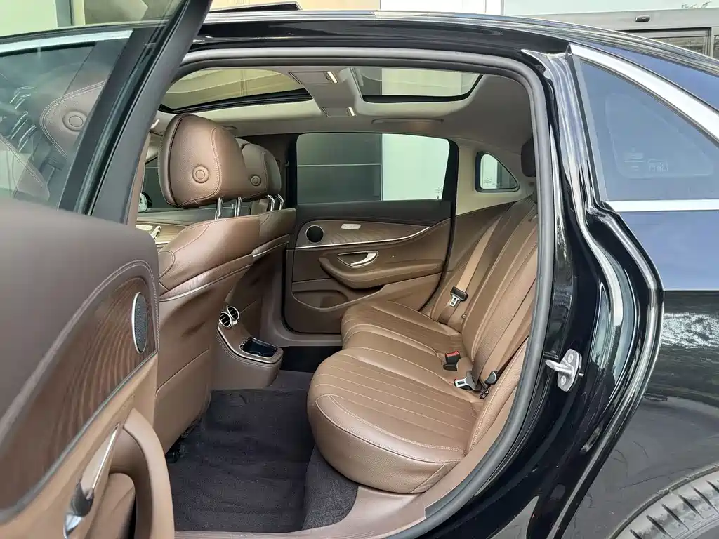 Mercedes-Benz E-Class 2022 — фото 11
