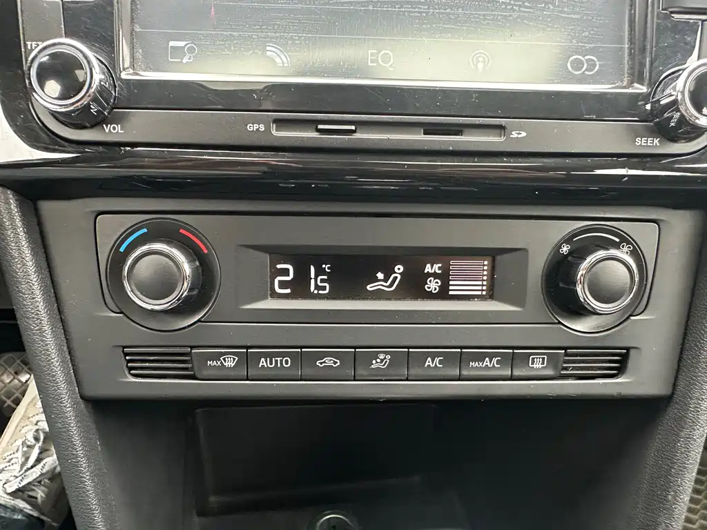 Skoda Rapid Spaceback 2015 — фото 21