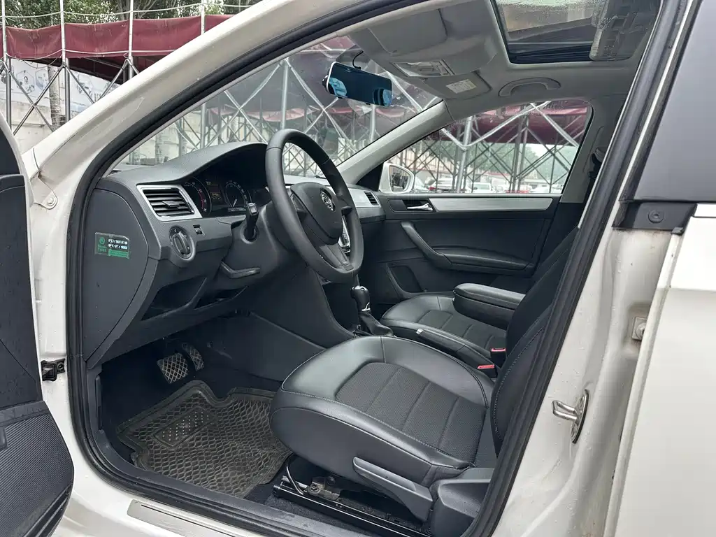 Skoda Rapid Spaceback 2015 — фото 10