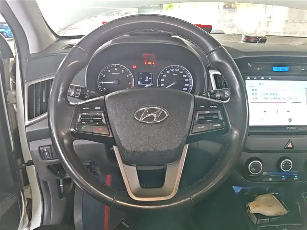 Hyundai ix25 2015 — фото 11