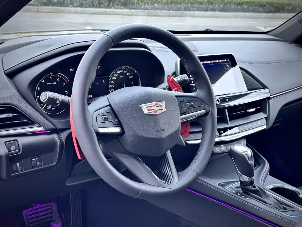 Cadillac CT4 2022 — фото 6