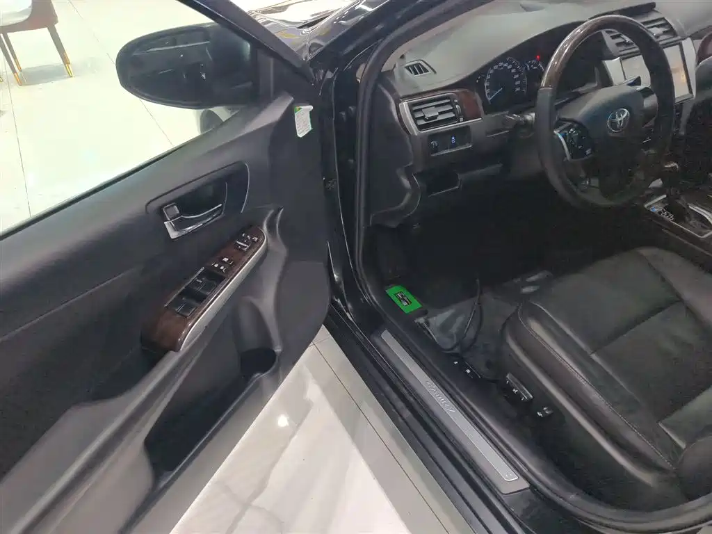 Toyota Camry 2017 — фото 12