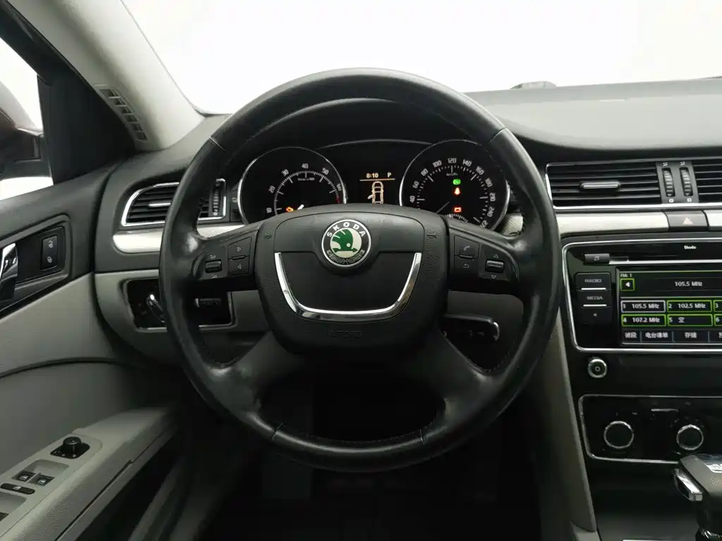 Skoda Superb 2012 — фото 11