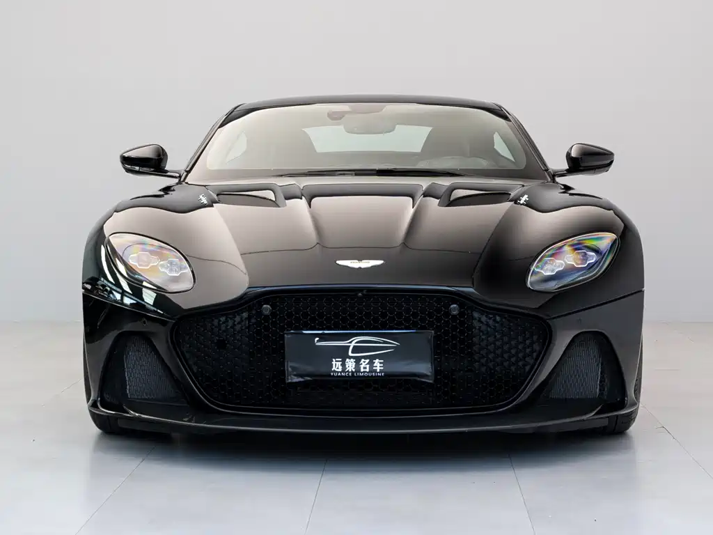 Aston Martin DBS 2023 — фото 1