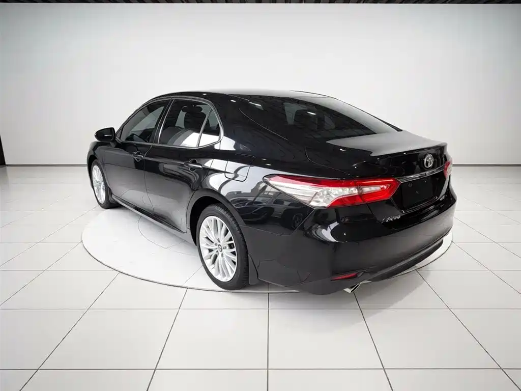 Toyota Camry 2021 — фото 5