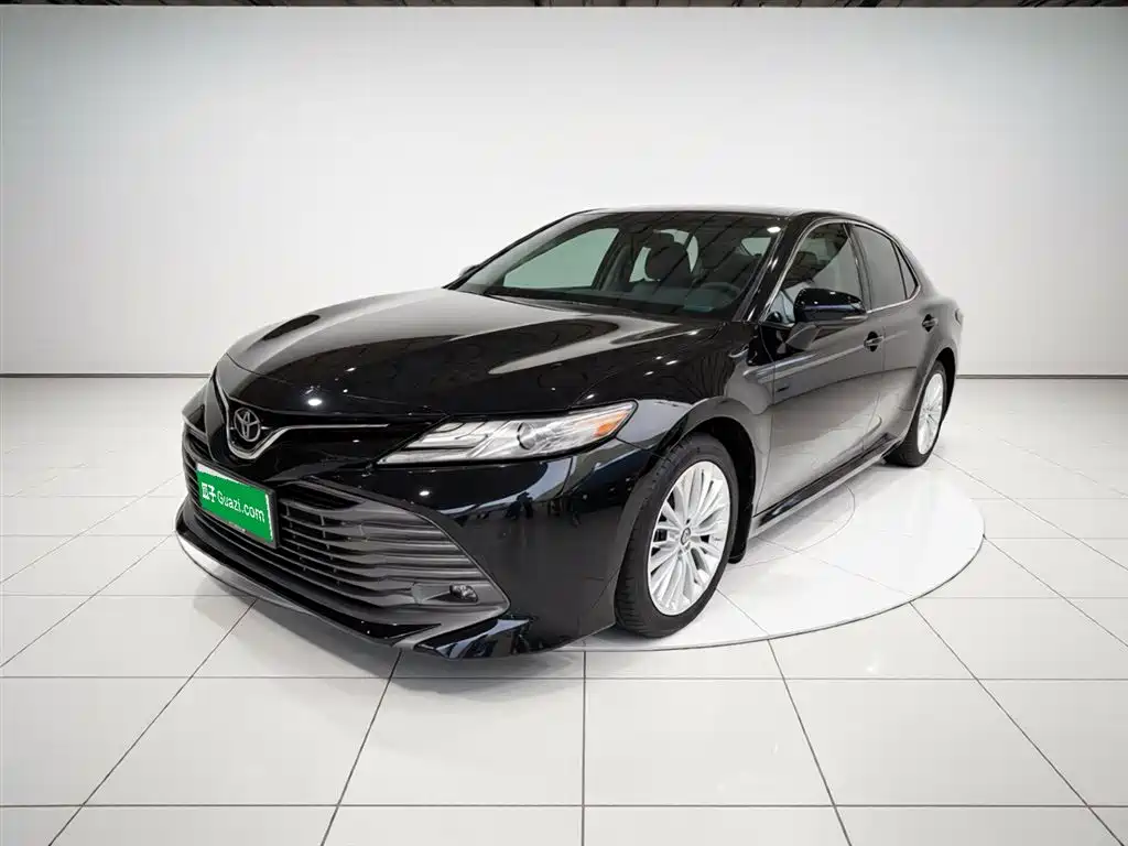 Toyota Camry 2021 — фото 1