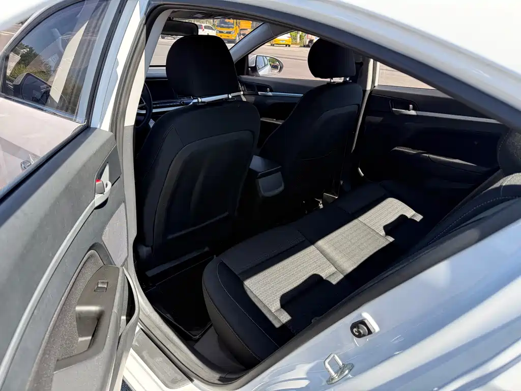Hyundai Elantra 2018 — фото 6