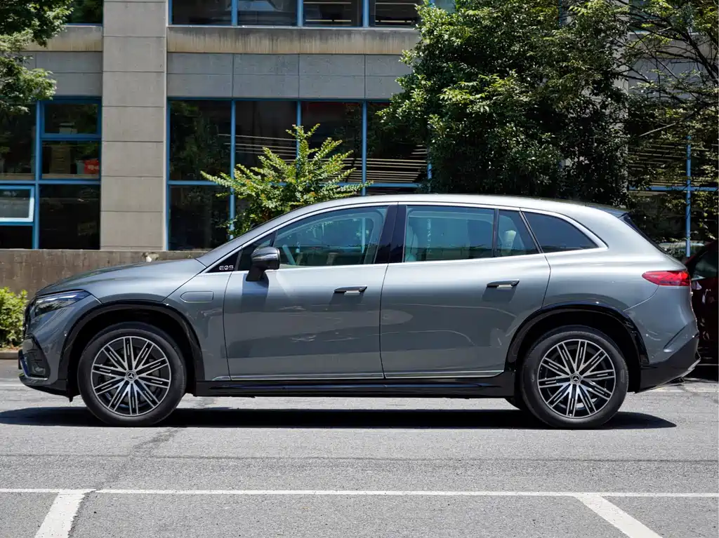 Mercedes-Benz EQS SUV 2023