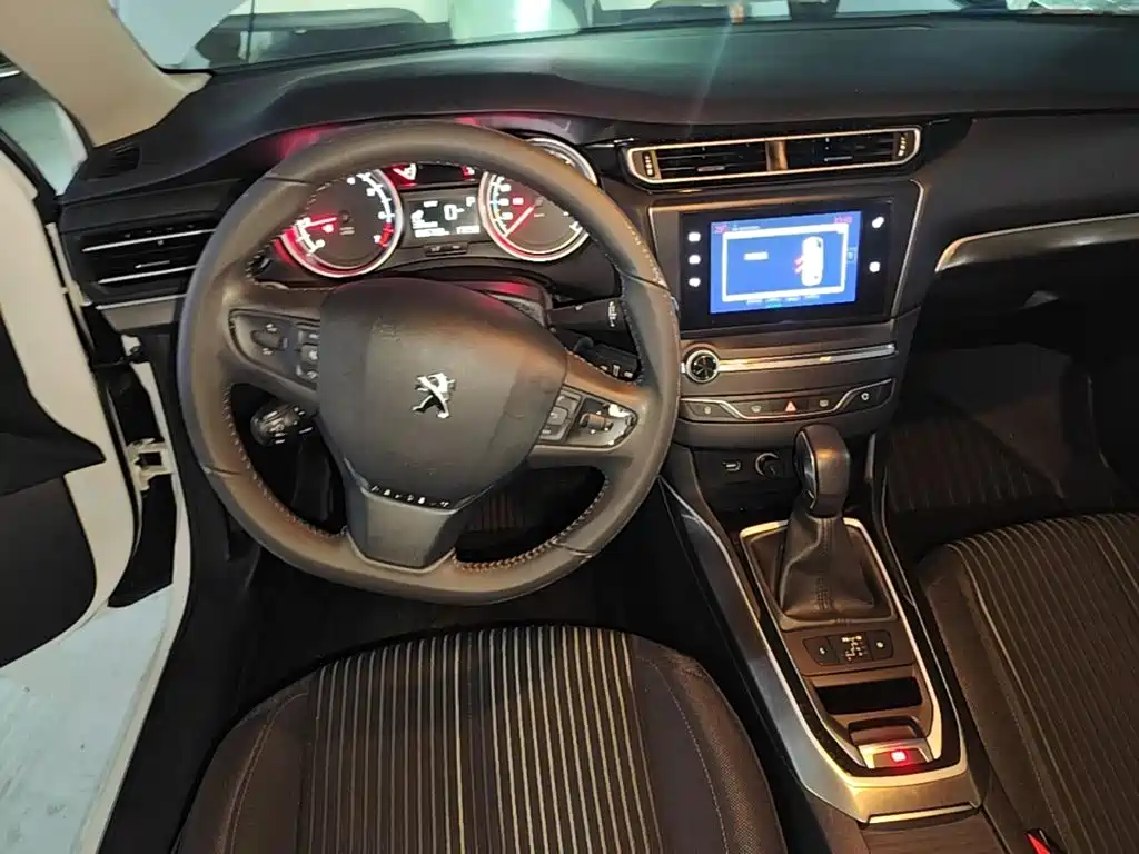 Peugeot 408 2016 — фото 11