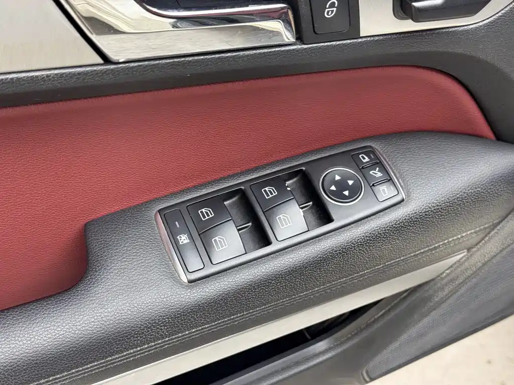 Mercedes-Benz E-Class 2012 — фото 20
