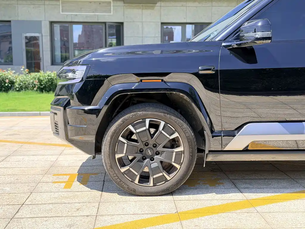 Fang Cheng Bao Leopard 8 2025