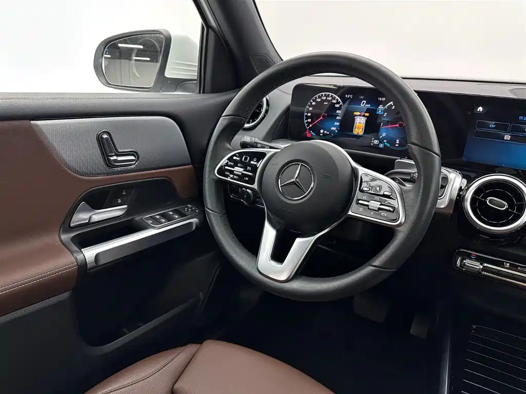 Mercedes-Benz GLB 2023 — фото 10