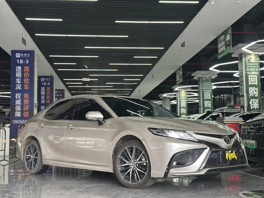 Toyota Camry 2023 — фото 3