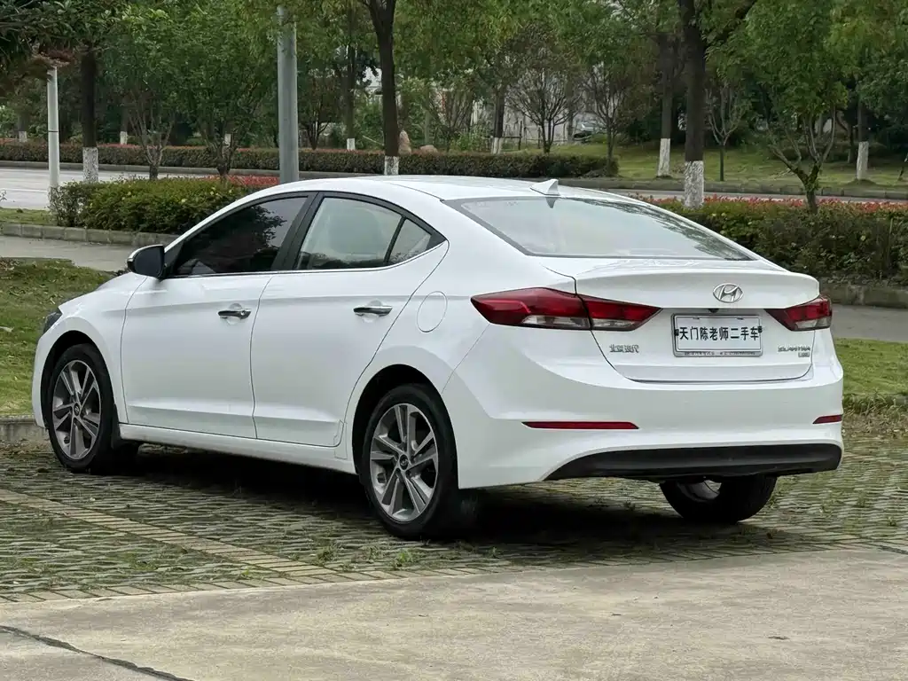 Hyundai Elantra 2019 — фото 5
