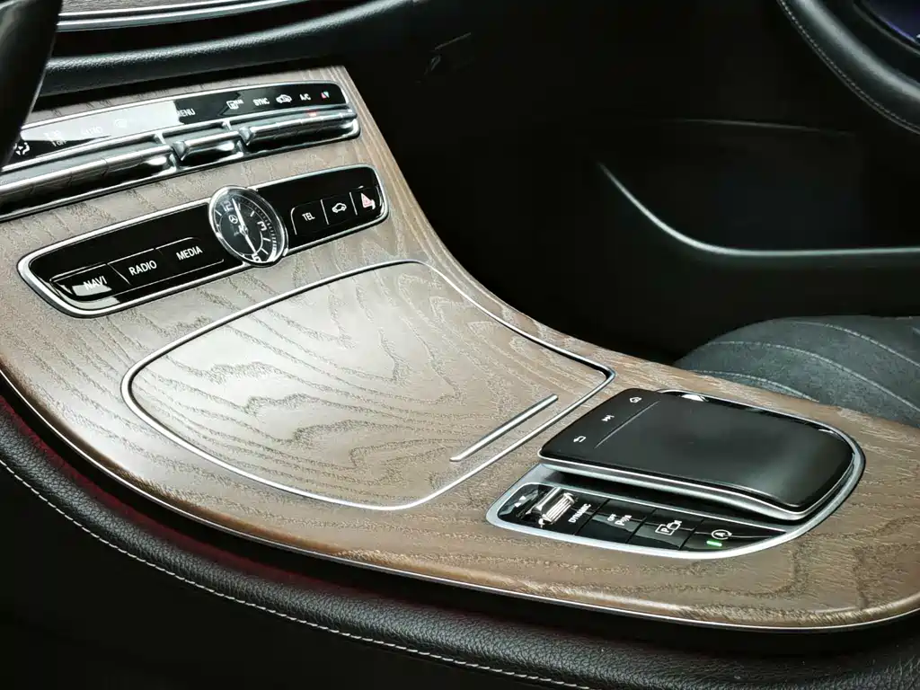 Mercedes-Benz E-Class 2020 — фото 9