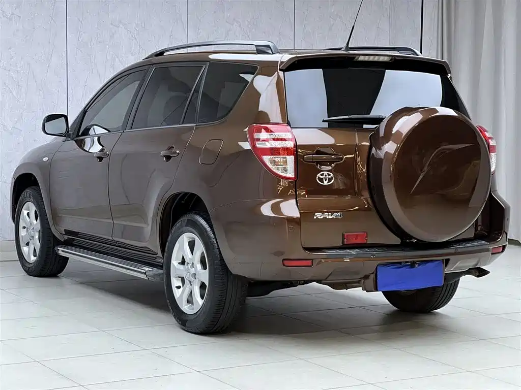 Toyota RAV4 2013 — фото 9