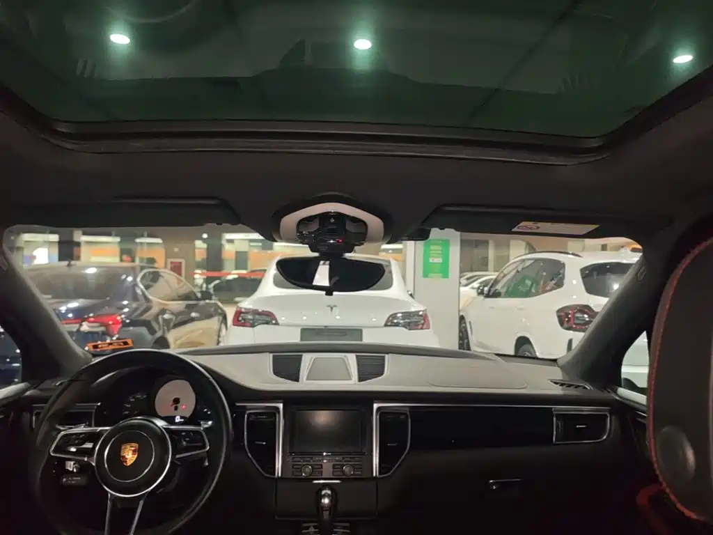 Porsche Macan 2015 — фото 14