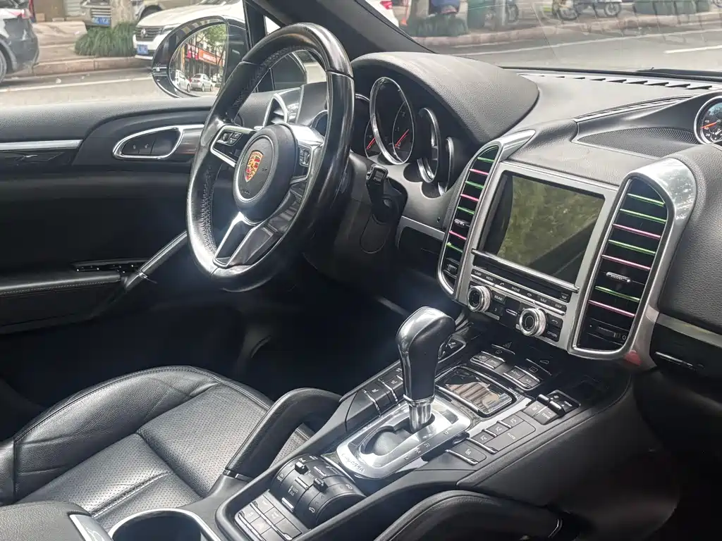 Porsche Cayenne 2016 — фото 10