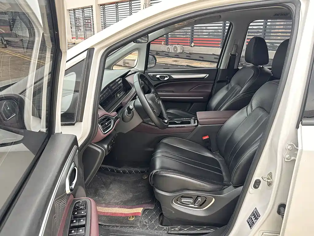 GAC Motor Trumpchi M6 2023 — фото 4