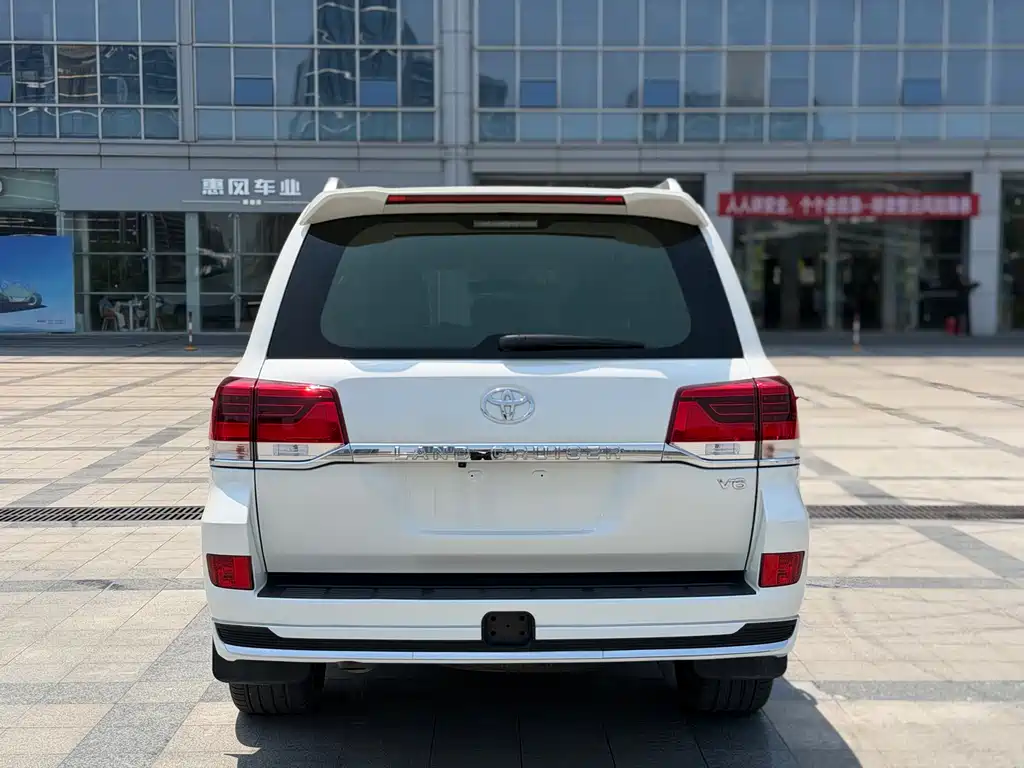 Toyota Land Cruiser 2020 — фото 16