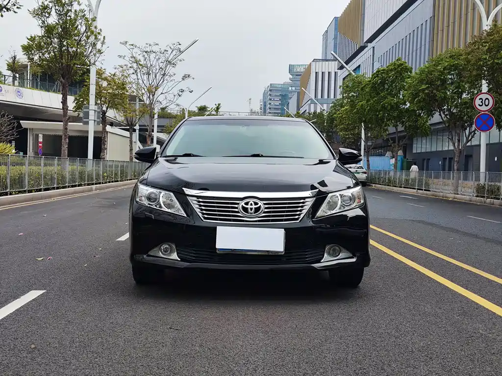 Toyota Camry 2012 — фото 2