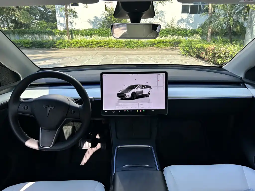 Tesla Model Y 2022 — фото 9