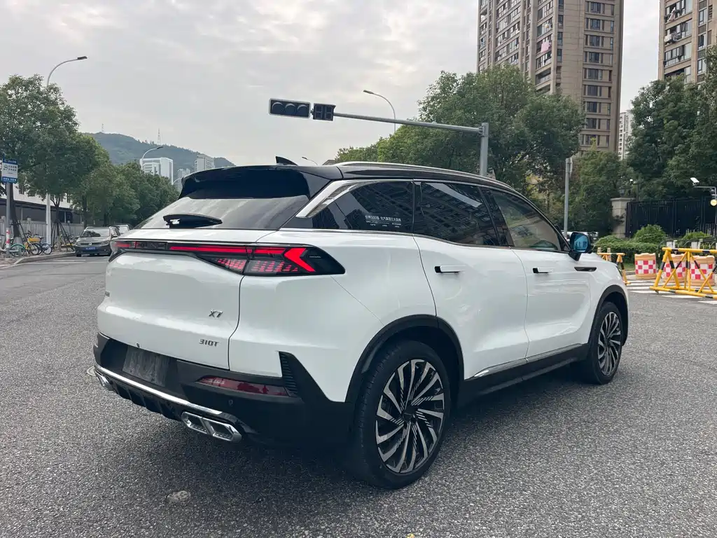 BAIC X7 2024 — фото 20