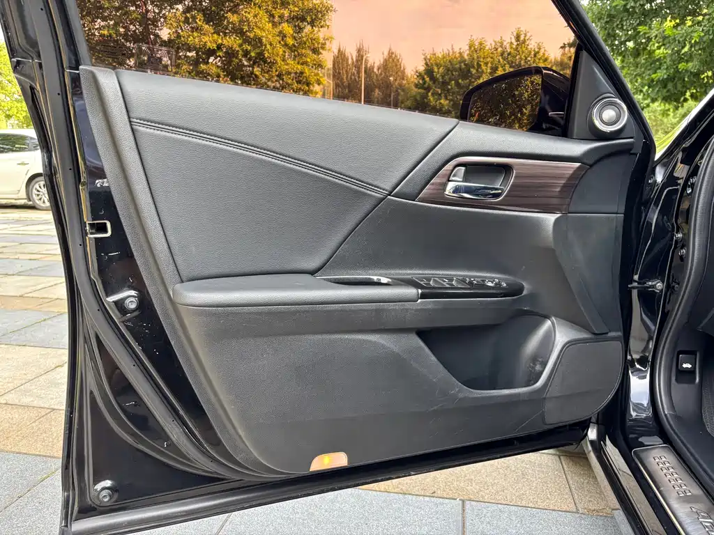 Honda Accord 2017 — фото 11