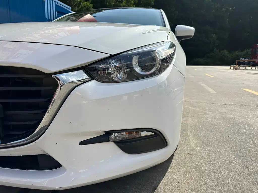 Mazda 3 Axela 2018 — фото 12
