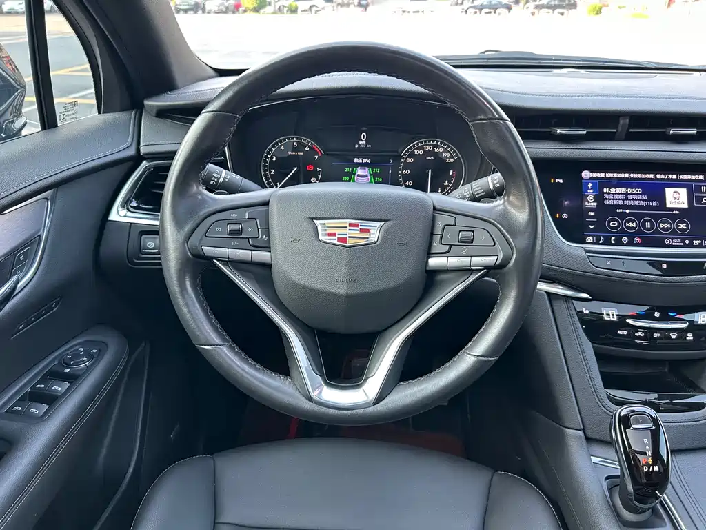 Cadillac XT6 2020 — фото 13