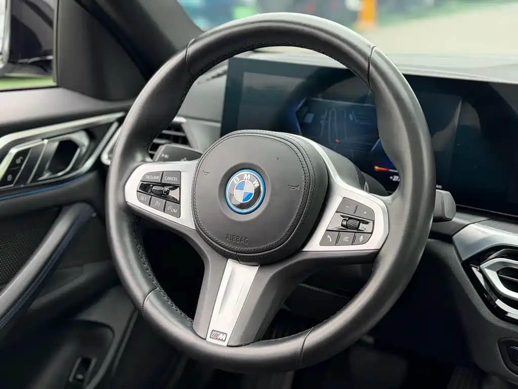 BMW i4 2022 — фото 9
