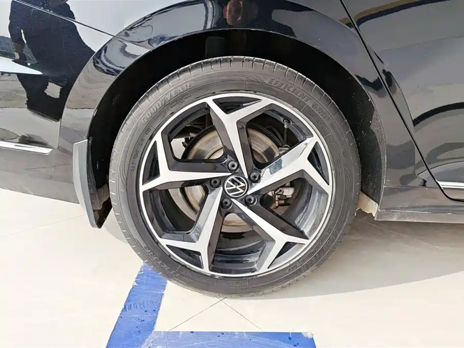 Volkswagen Passat 2023