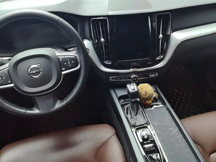 Volvo XC60 2019 — фото 12