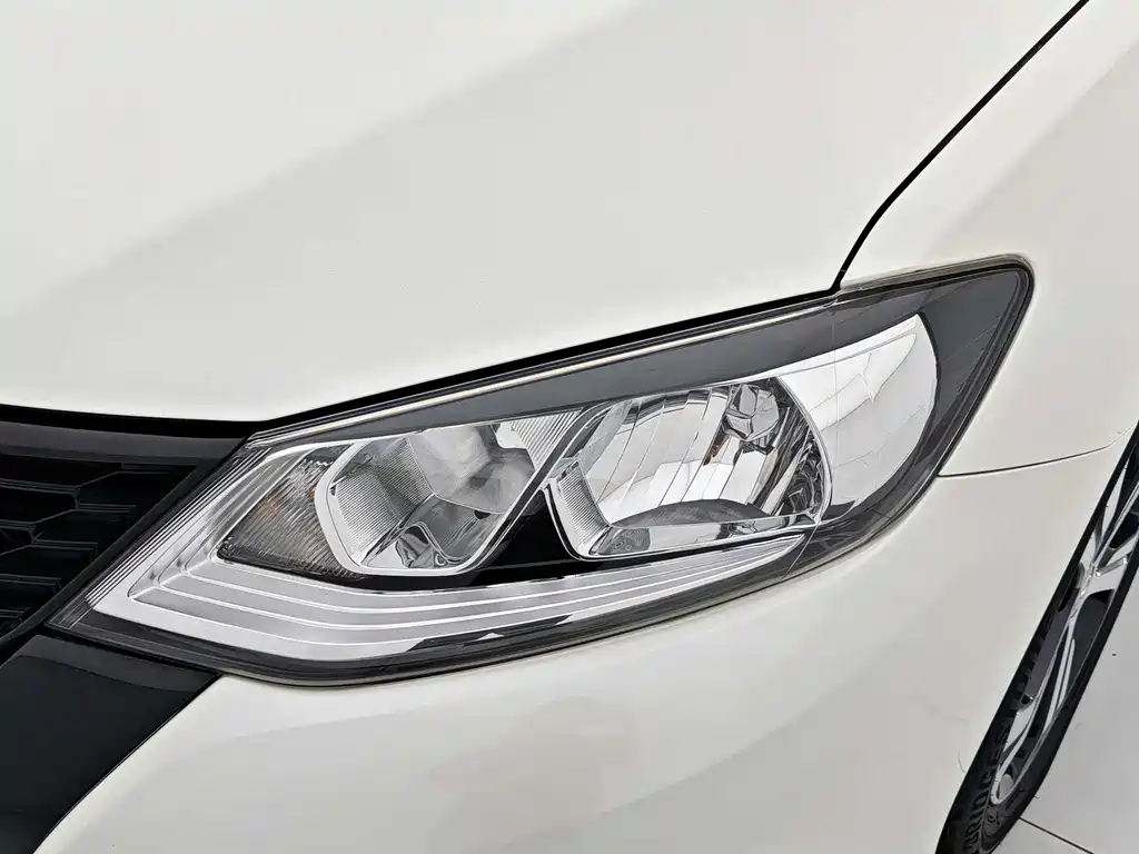 Nissan Tiida 2019 — фото 15