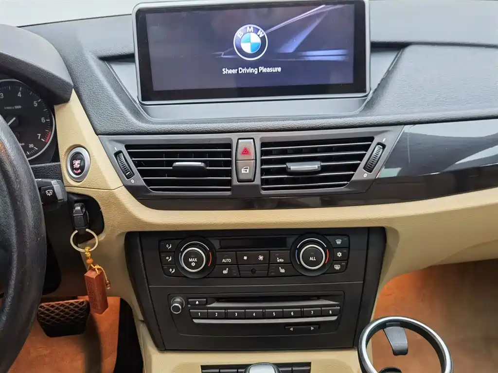 BMW X1 2012 — фото 12