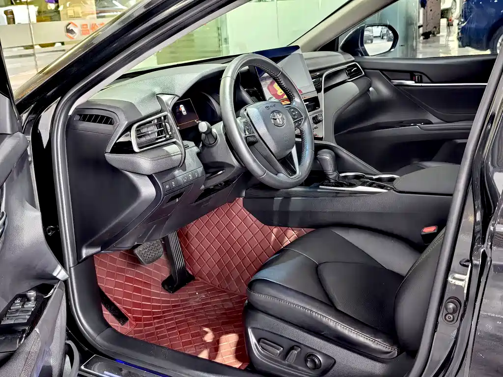 Toyota Camry 2021 — фото 12