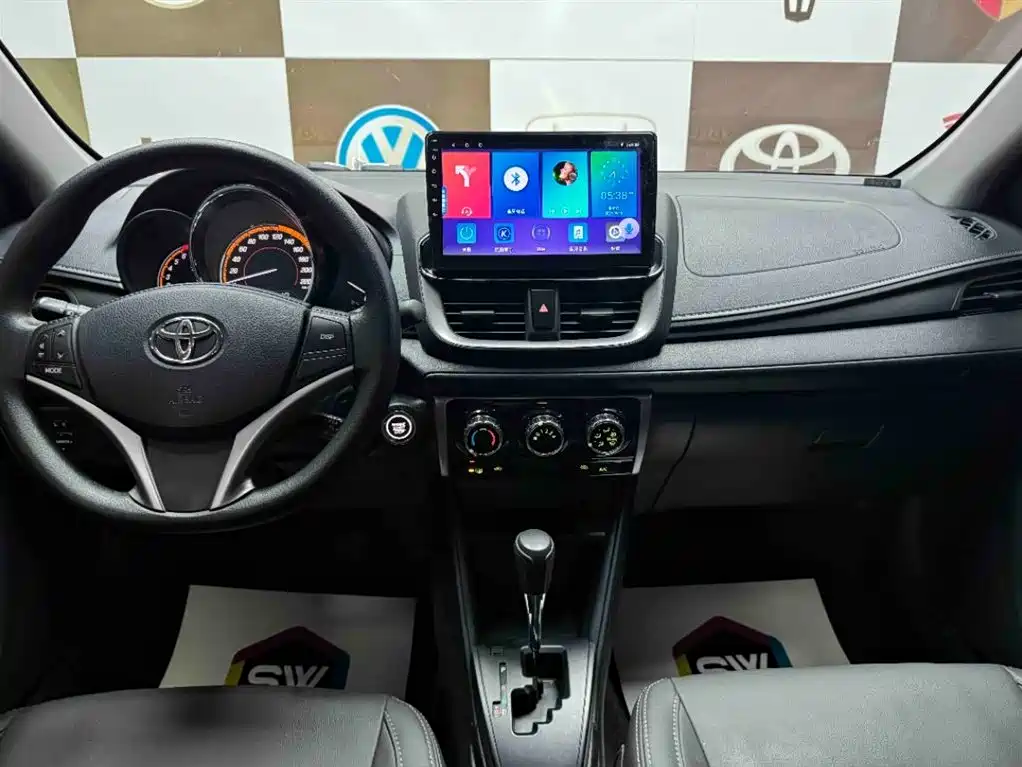 Toyota Yaris L 2022 — фото 10