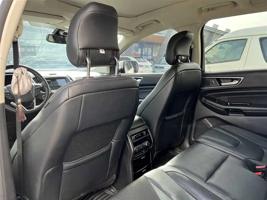 Ford Edge 2016 — фото 14