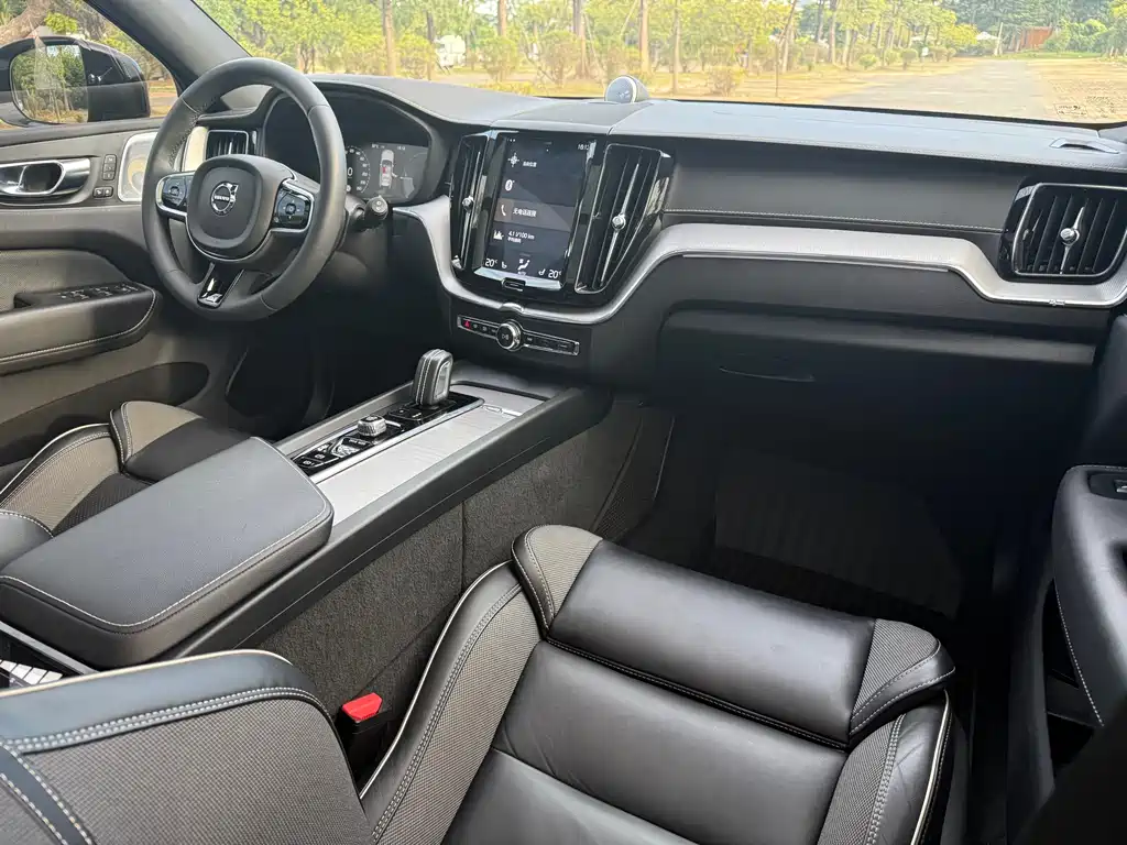 Volvo XC60 PHEV 2020 — фото 16