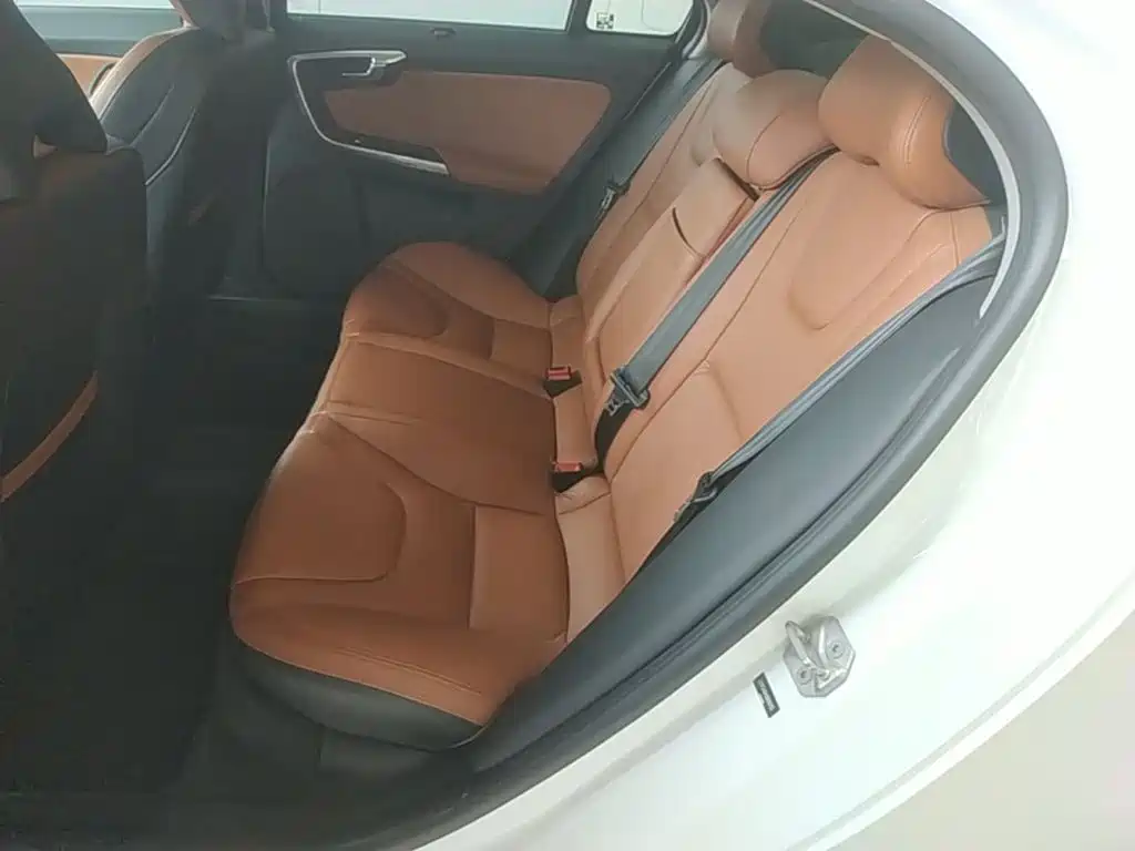 Volvo S60 2015 — фото 17
