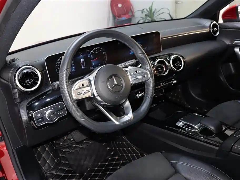 Mercedes-Benz A-Class 2019 — фото 10