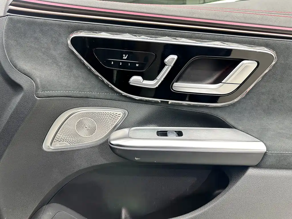 Mercedes-Benz EQE AMG 2023 — фото 18