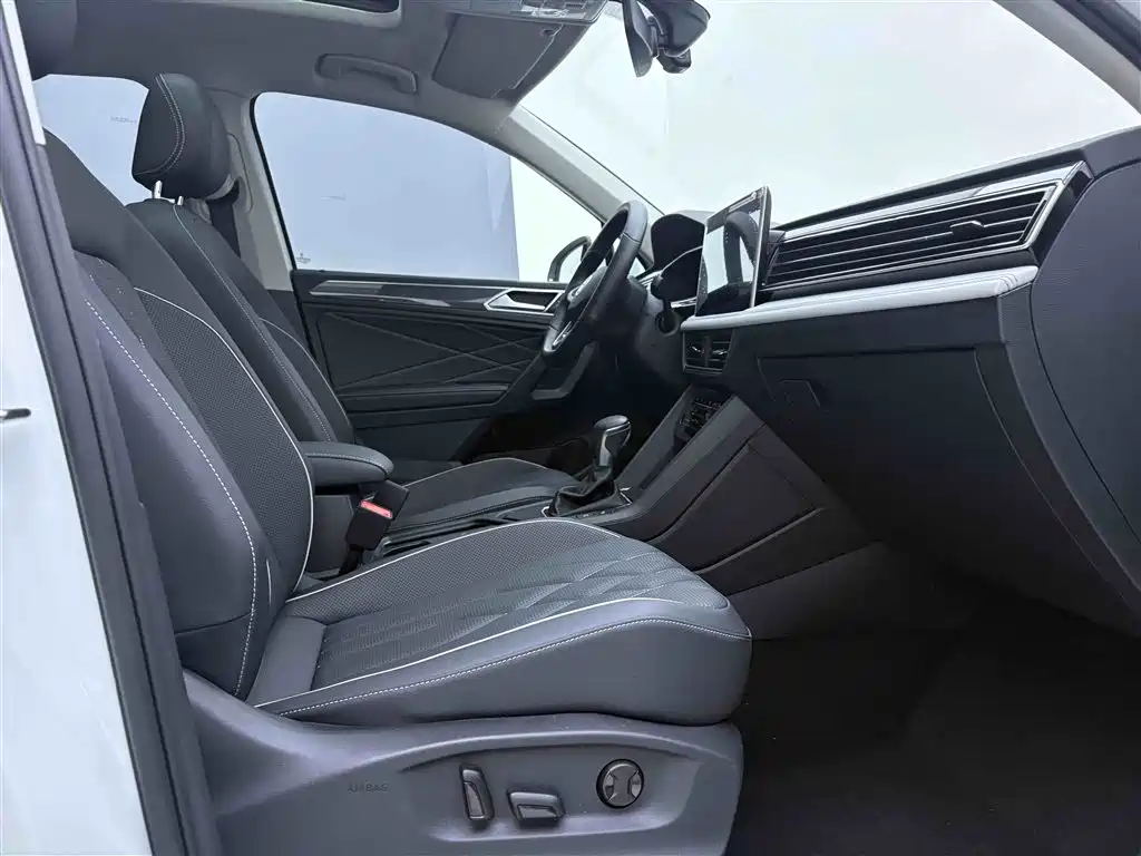 Volkswagen Tiguan L 2024 — фото 18