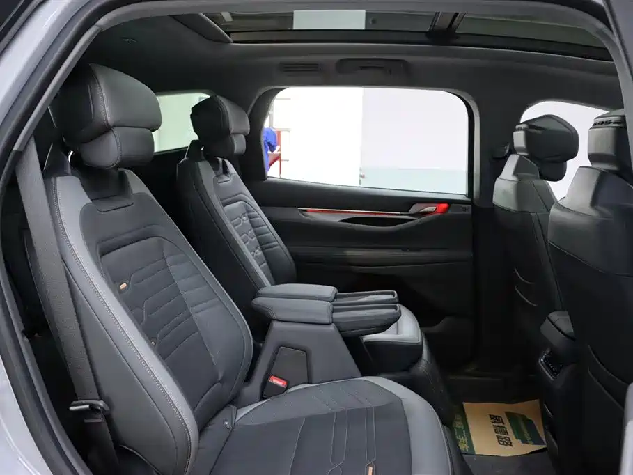 Ford Edge 2023 — фото 16