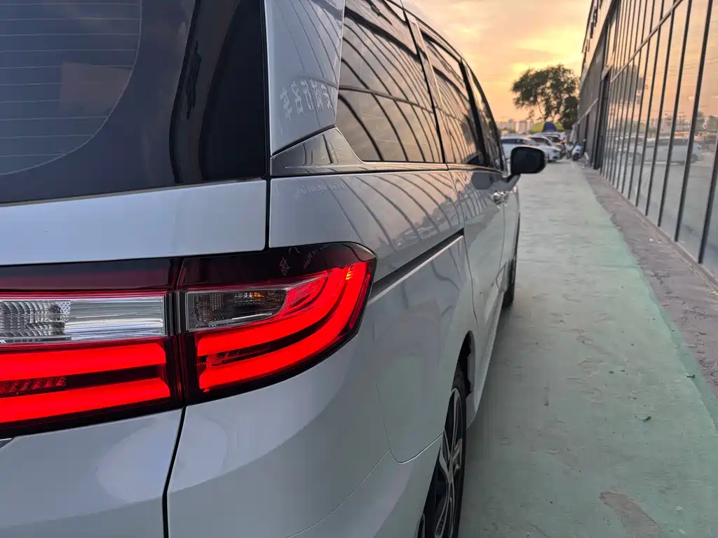Honda Odyssey 2016 — фото 13