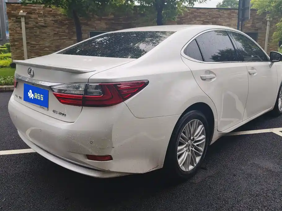 Lexus ES 2017