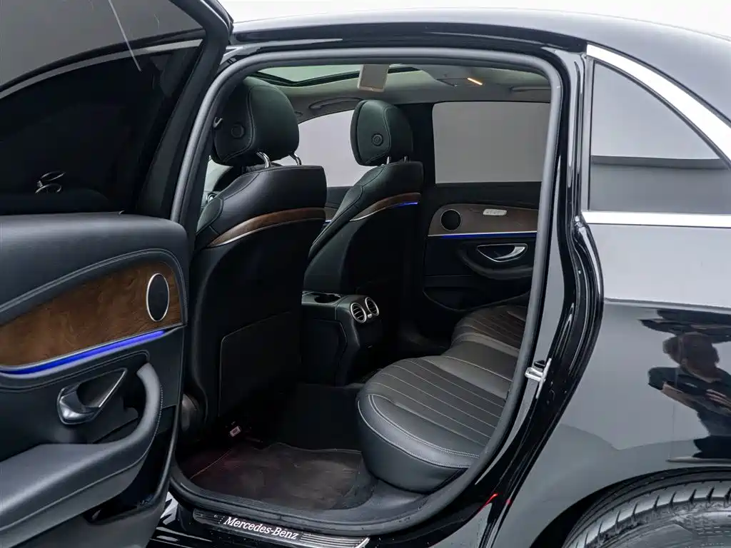 Mercedes-Benz E-Class 2019 — фото 17
