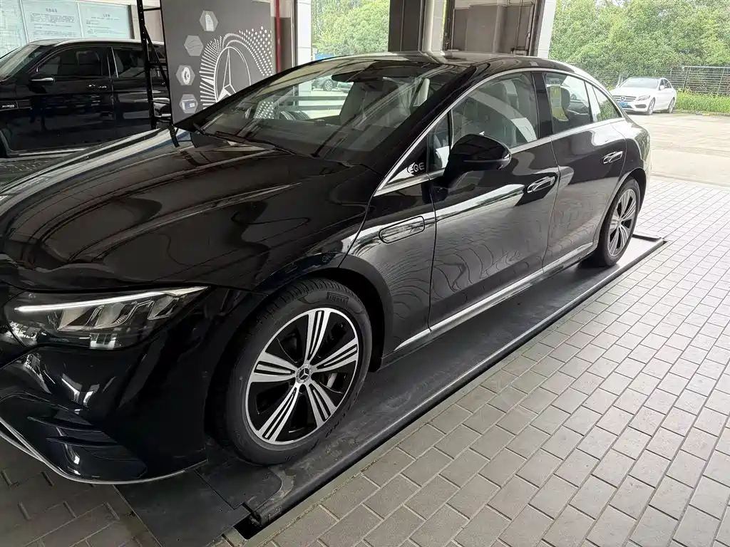 Mercedes-Benz EQE 2025