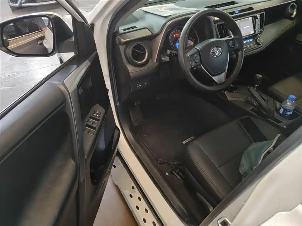 Toyota RAV4 2015 — фото 16